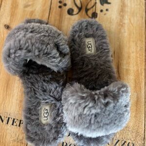 UGG NEW Sheepskin Gray Slip On Size 7